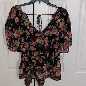 Juniors blouse, floral, Size Large NWT